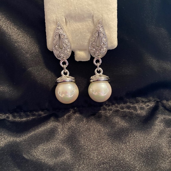 Vintage Clip on earrings! - Picture 3 of 3